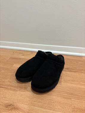 UGG Women's Classic Slipper Black Suede Sheepskin
